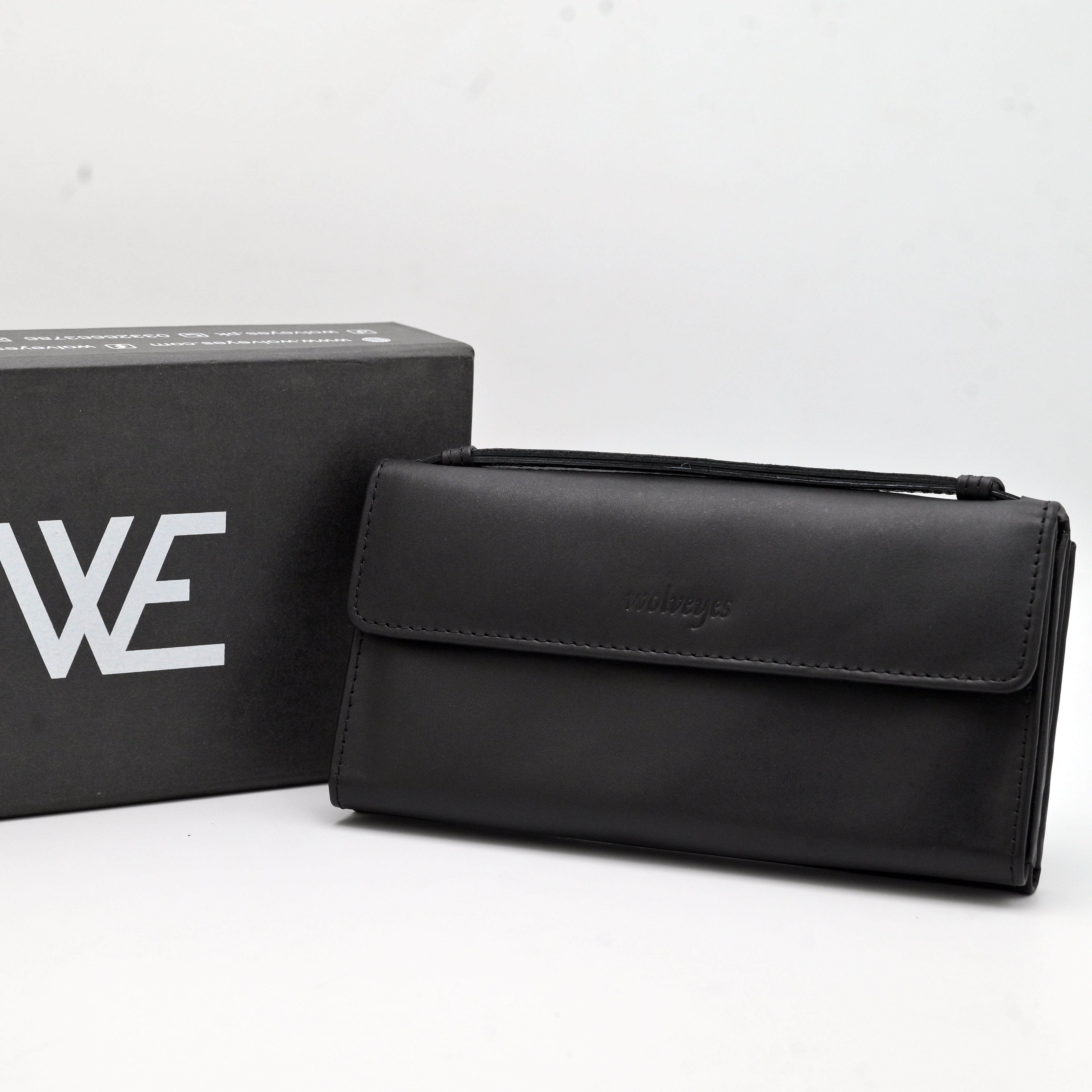 Natural leather ladies clutch
