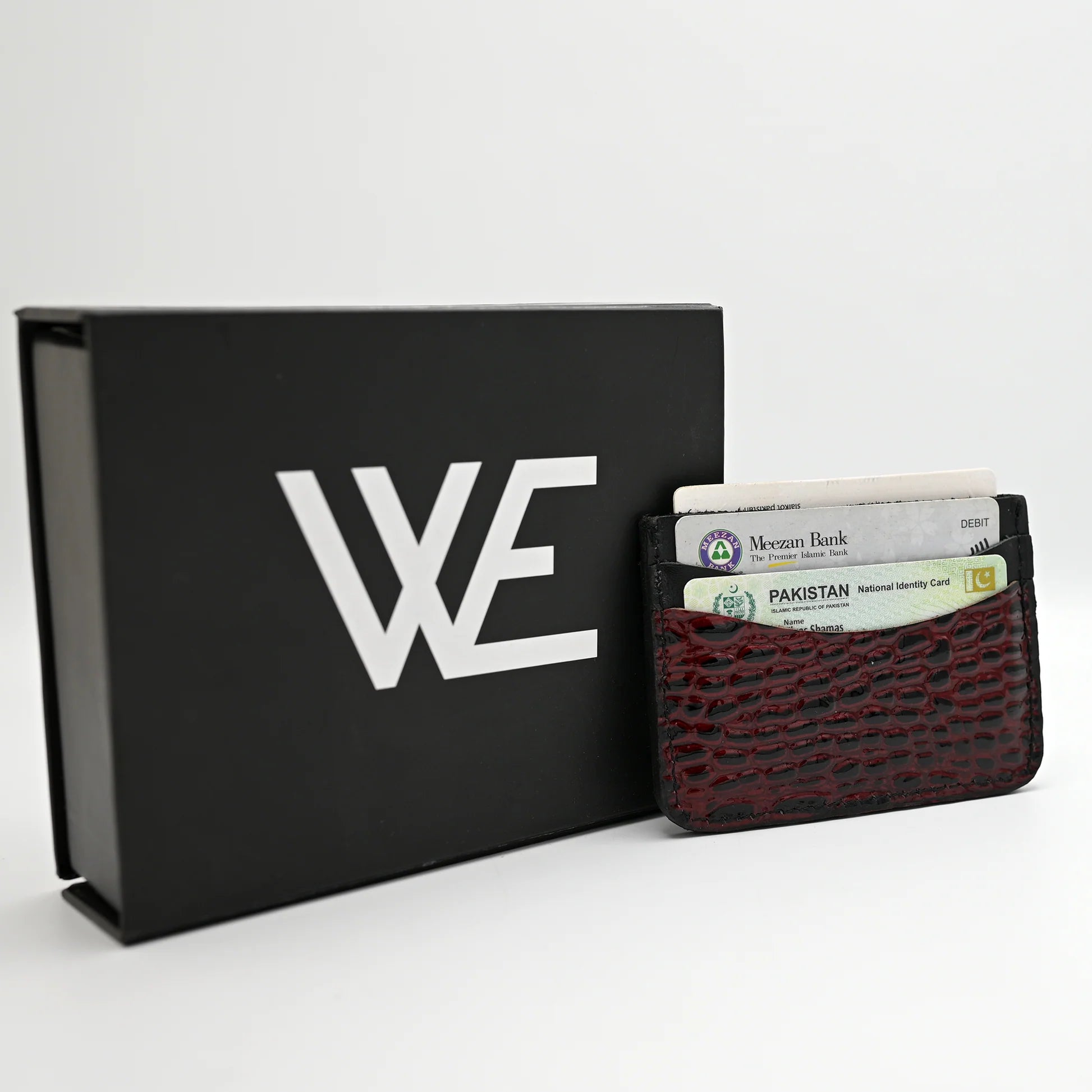 Pattent leather card holder