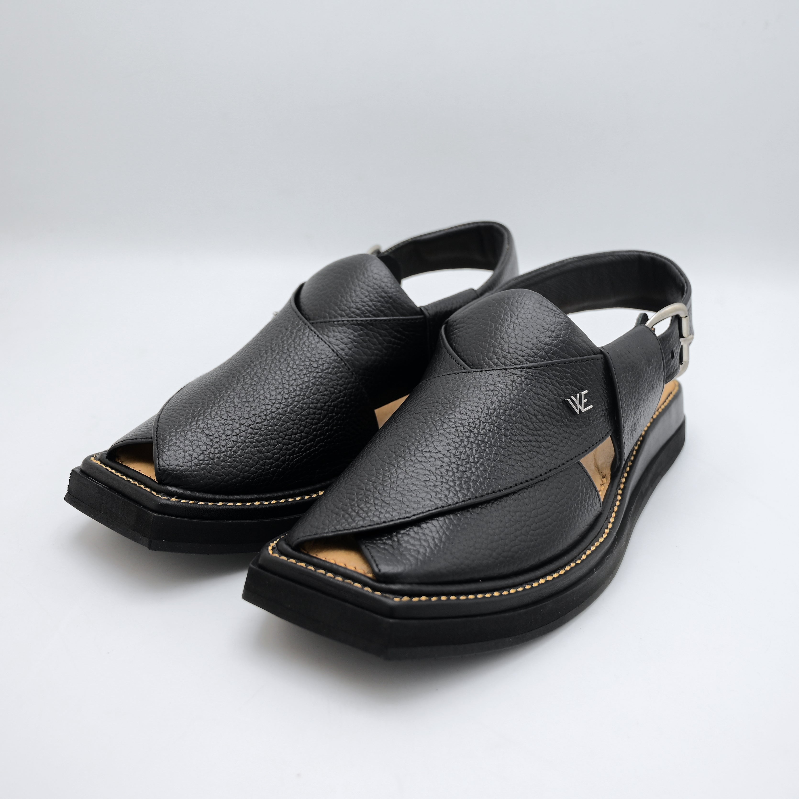 Kaptan Medicated Chappal (Black)