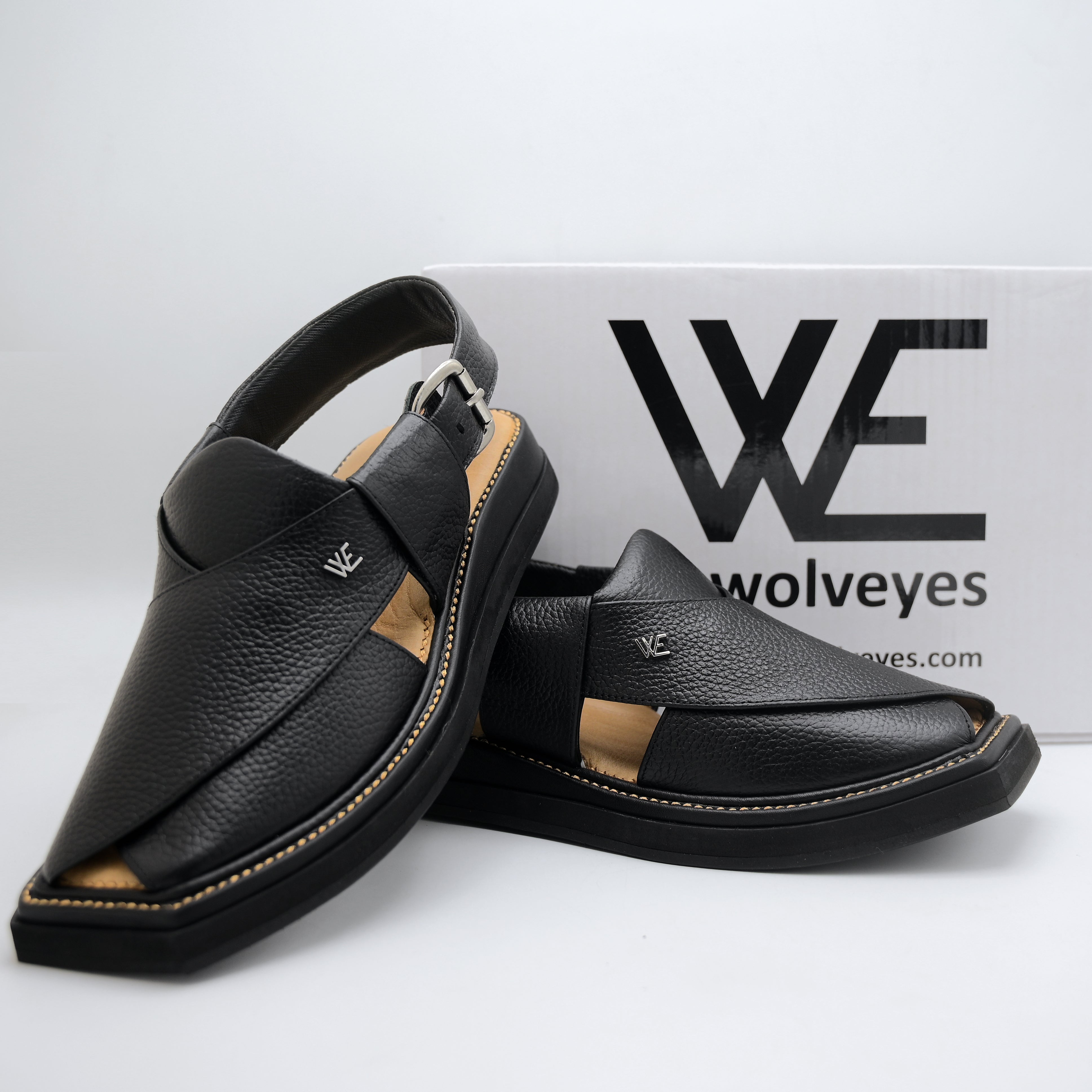 Kaptan Medicated Chappal (Black)