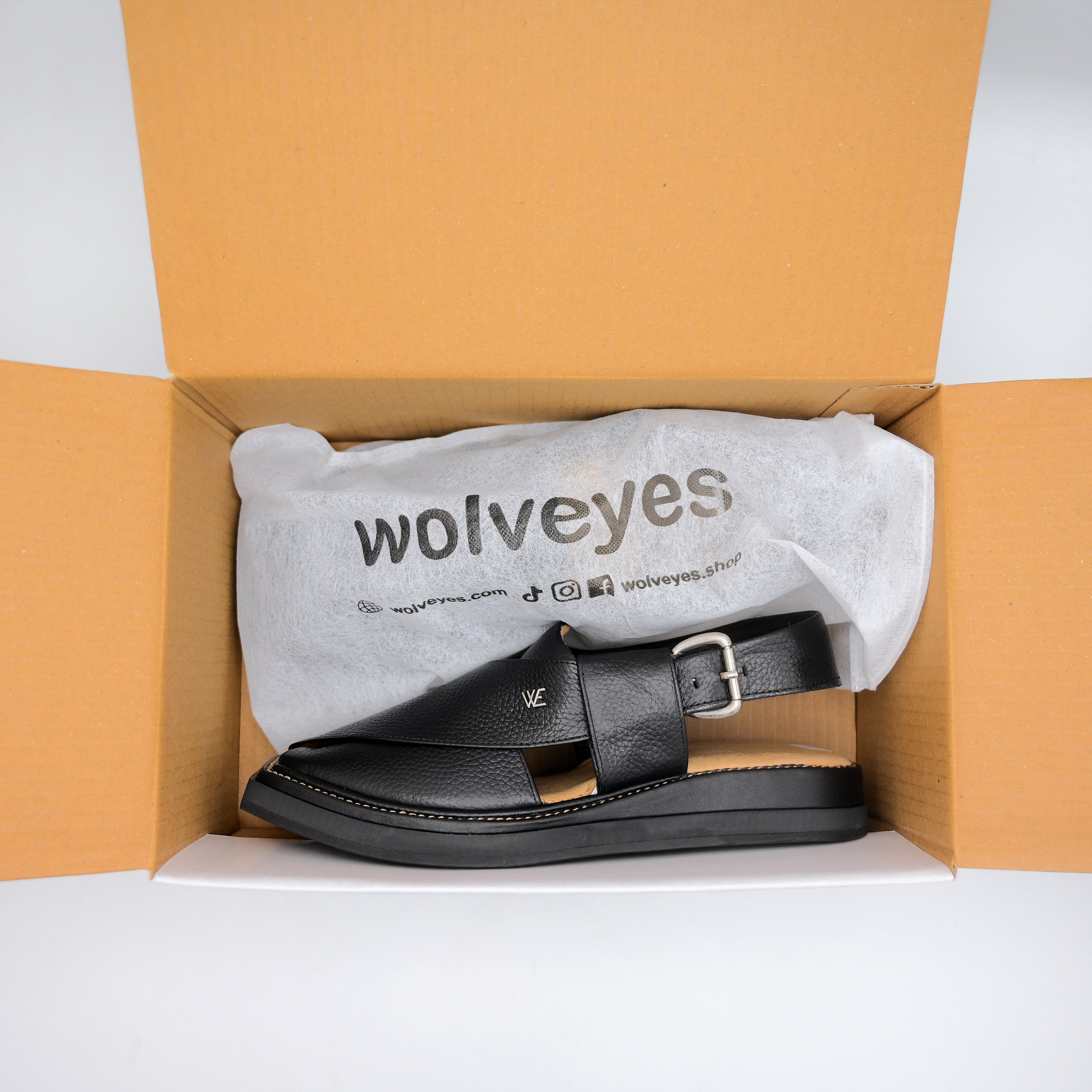 Kaptan Medicated Chappal (Black)