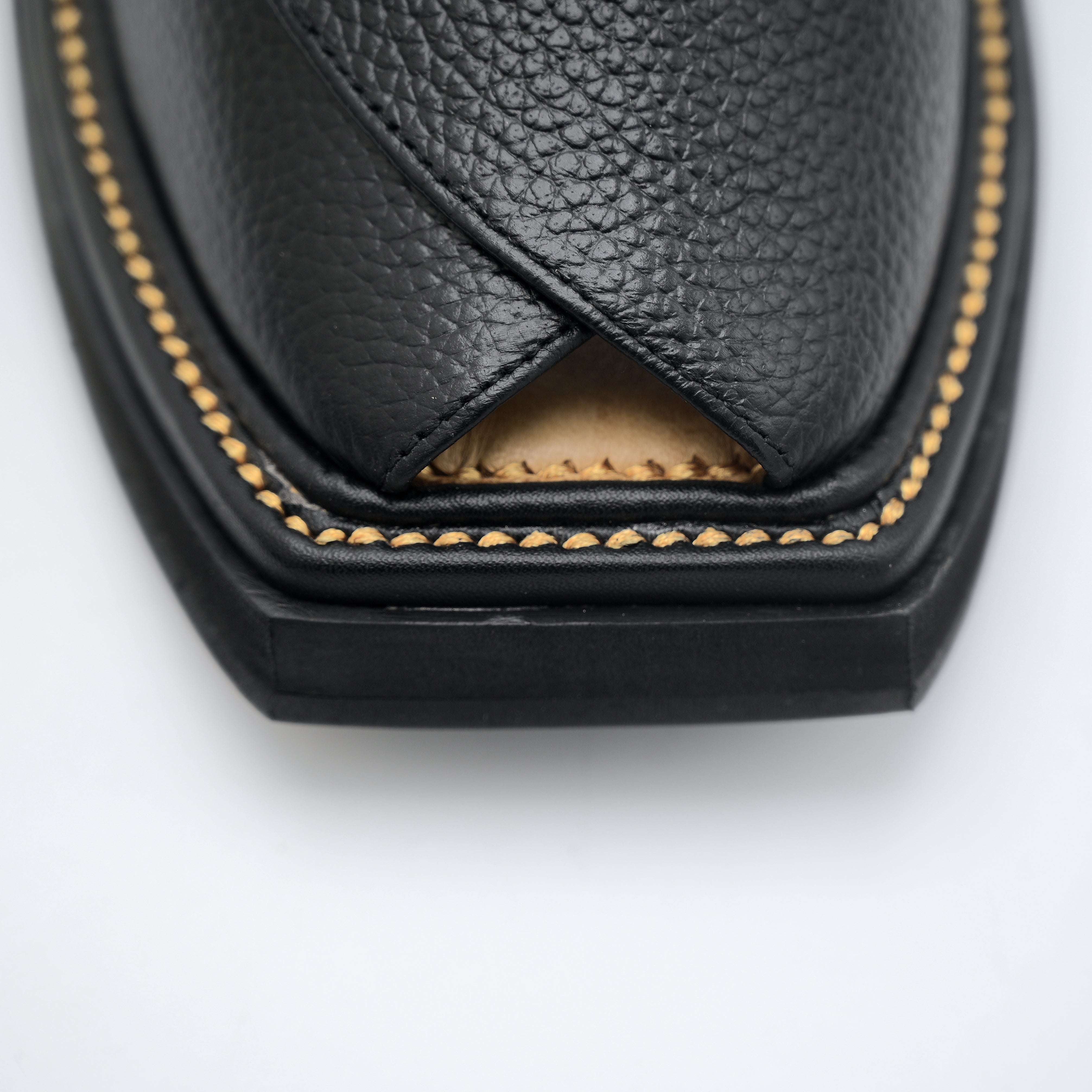 Kaptan Medicated Chappal (Black)