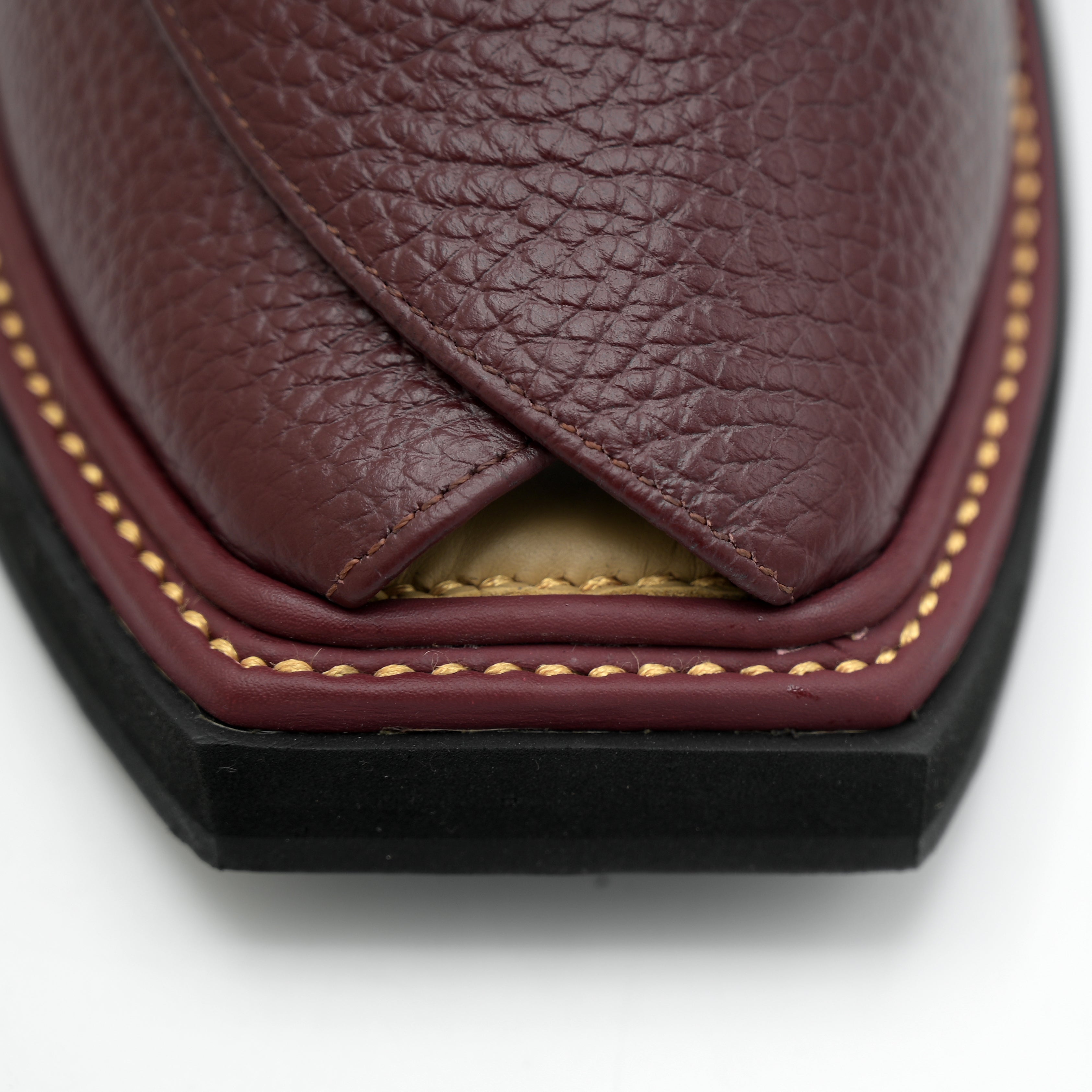 Kaptan Medicated Chappal (Mahroon)