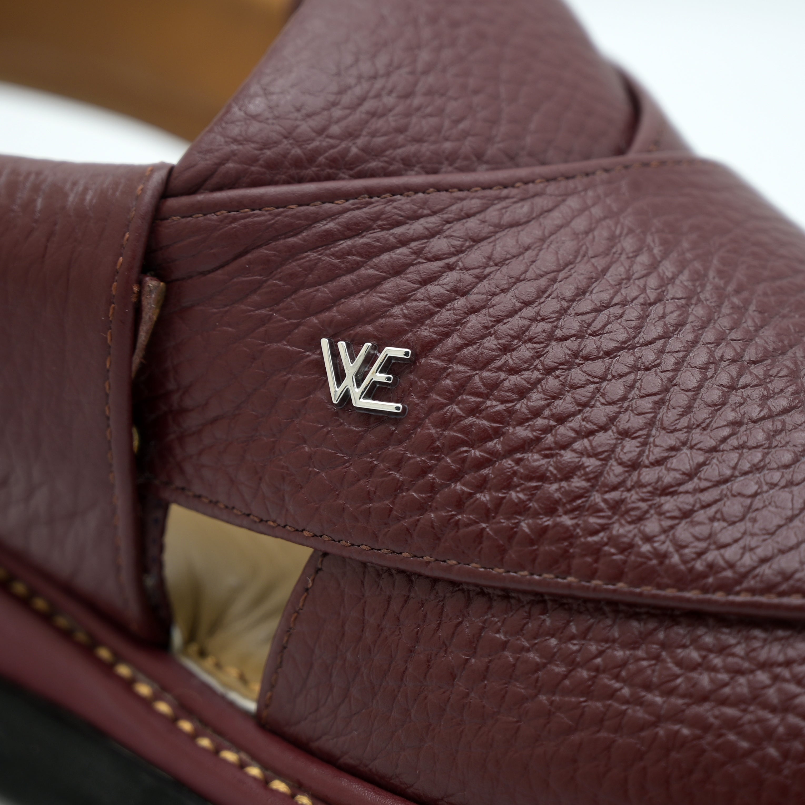 Kaptan Medicated Chappal (Mahroon)