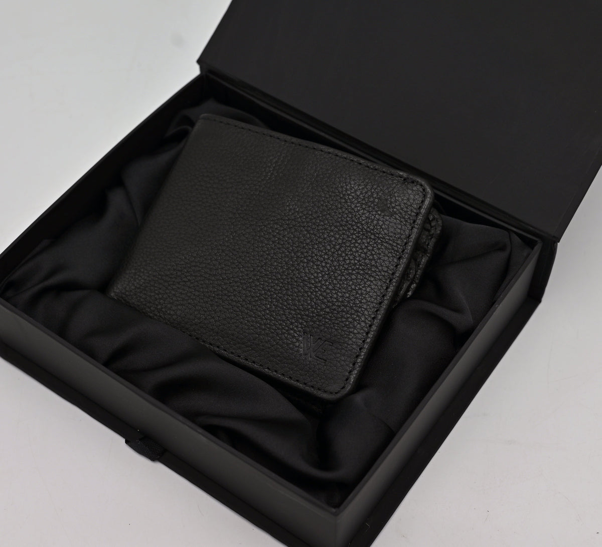 Signature Zip Pocket Leather Wallet (ZP01)